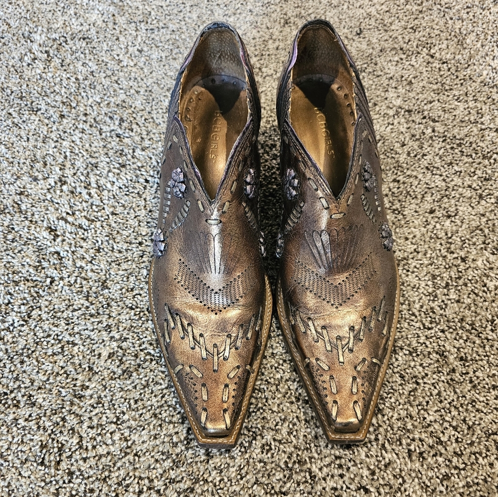 BCBGirls leather (upper) snip toe shoes